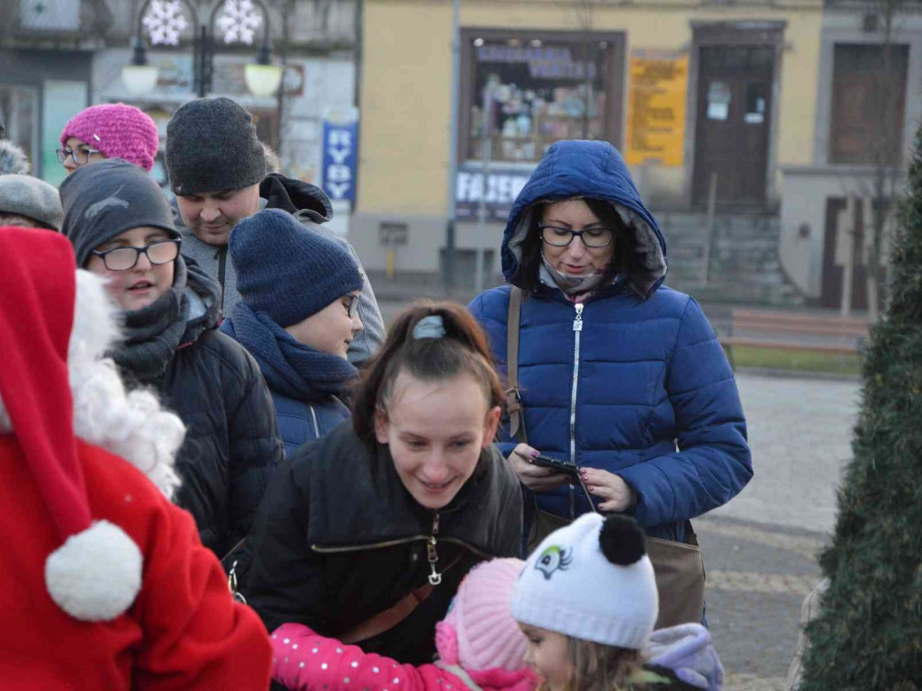 Wspólne kolędowanie na kruszwickim rynku [LIVE]  [FOTO]