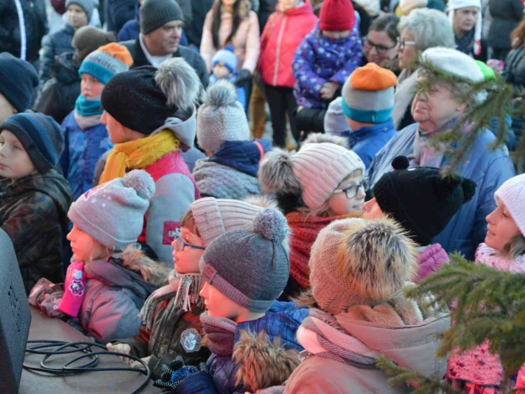 Wspólne kolędowanie na kruszwickim rynku [LIVE]  [FOTO]
