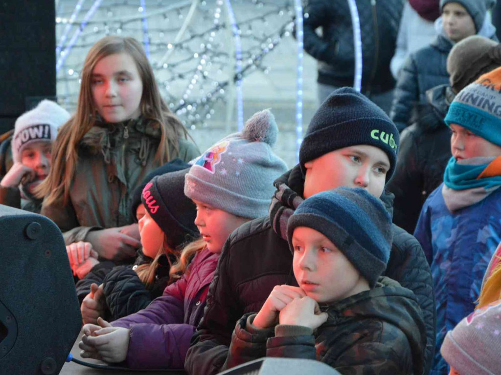 Wspólne kolędowanie na kruszwickim rynku [LIVE]  [FOTO]
