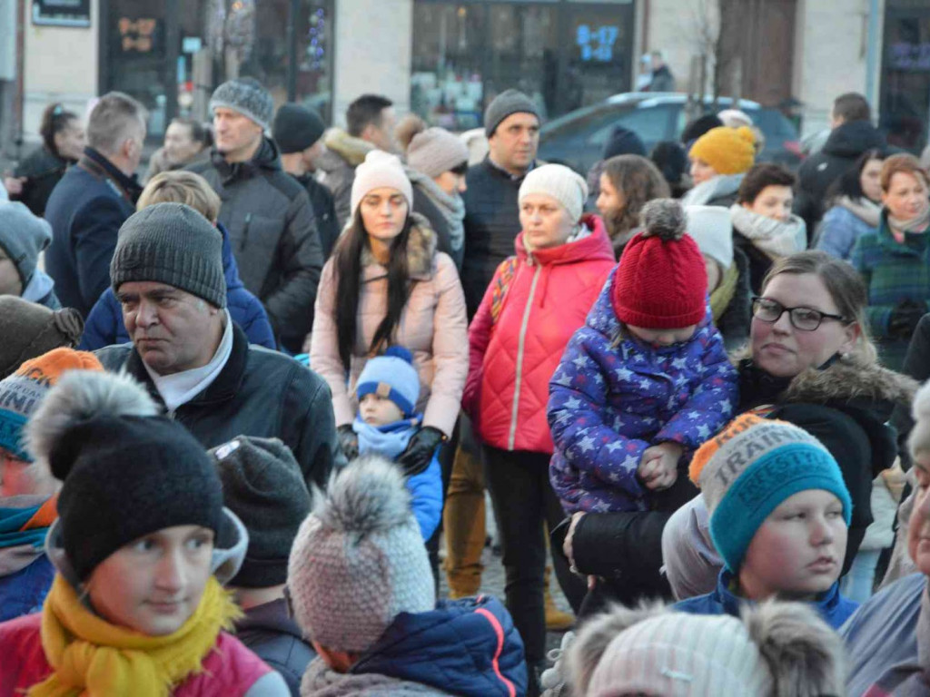 Wspólne kolędowanie na kruszwickim rynku [LIVE]  [FOTO]