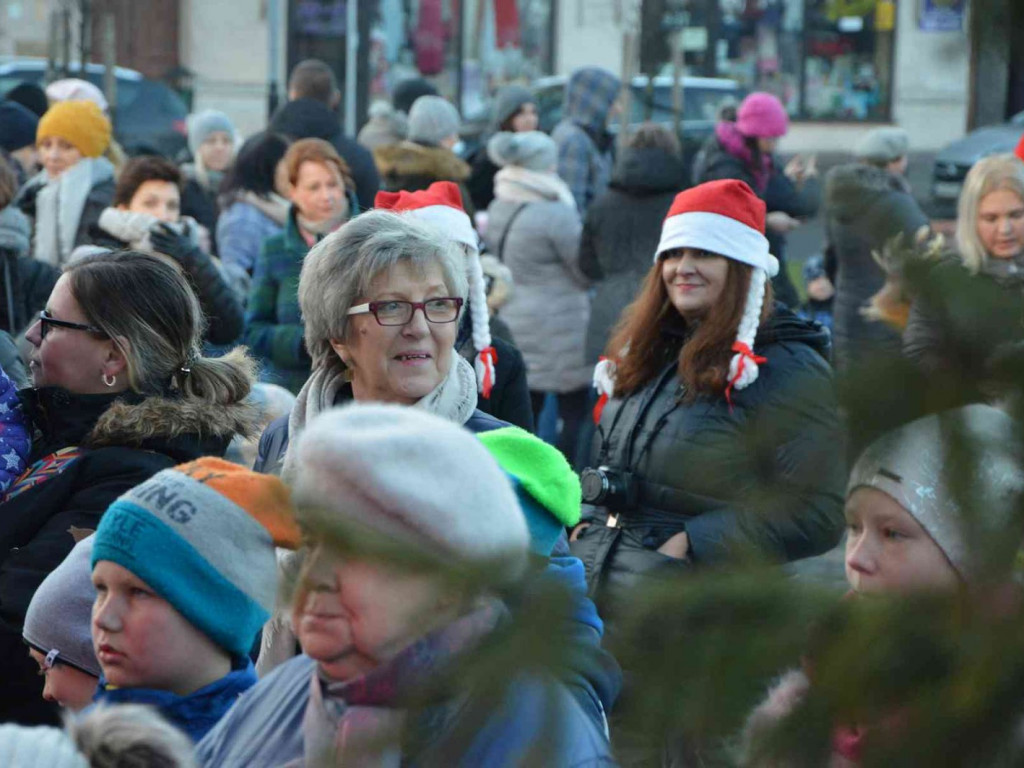 Wspólne kolędowanie na kruszwickim rynku [LIVE]  [FOTO]