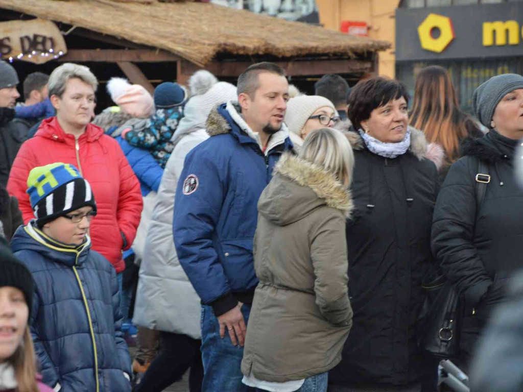 Wspólne kolędowanie na kruszwickim rynku [LIVE]  [FOTO]