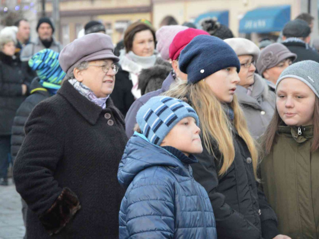 Wspólne kolędowanie na kruszwickim rynku [LIVE]  [FOTO]