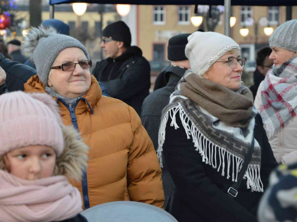 Wspólne kolędowanie na kruszwickim rynku [LIVE]  [FOTO]