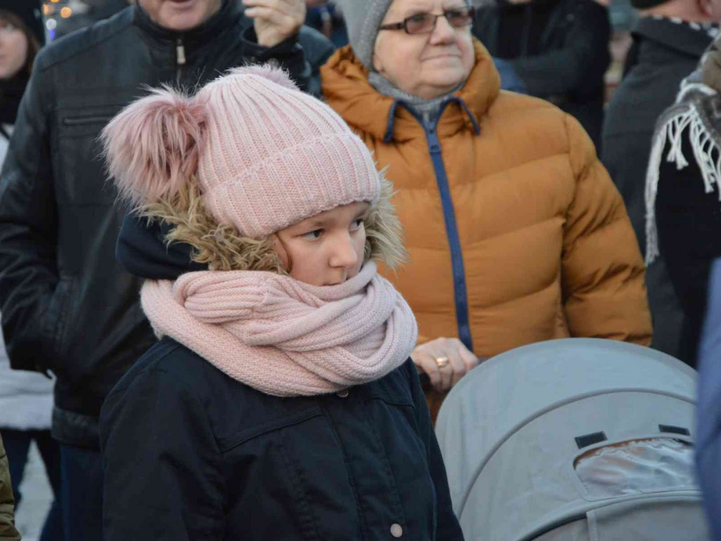 Wspólne kolędowanie na kruszwickim rynku [LIVE]  [FOTO]