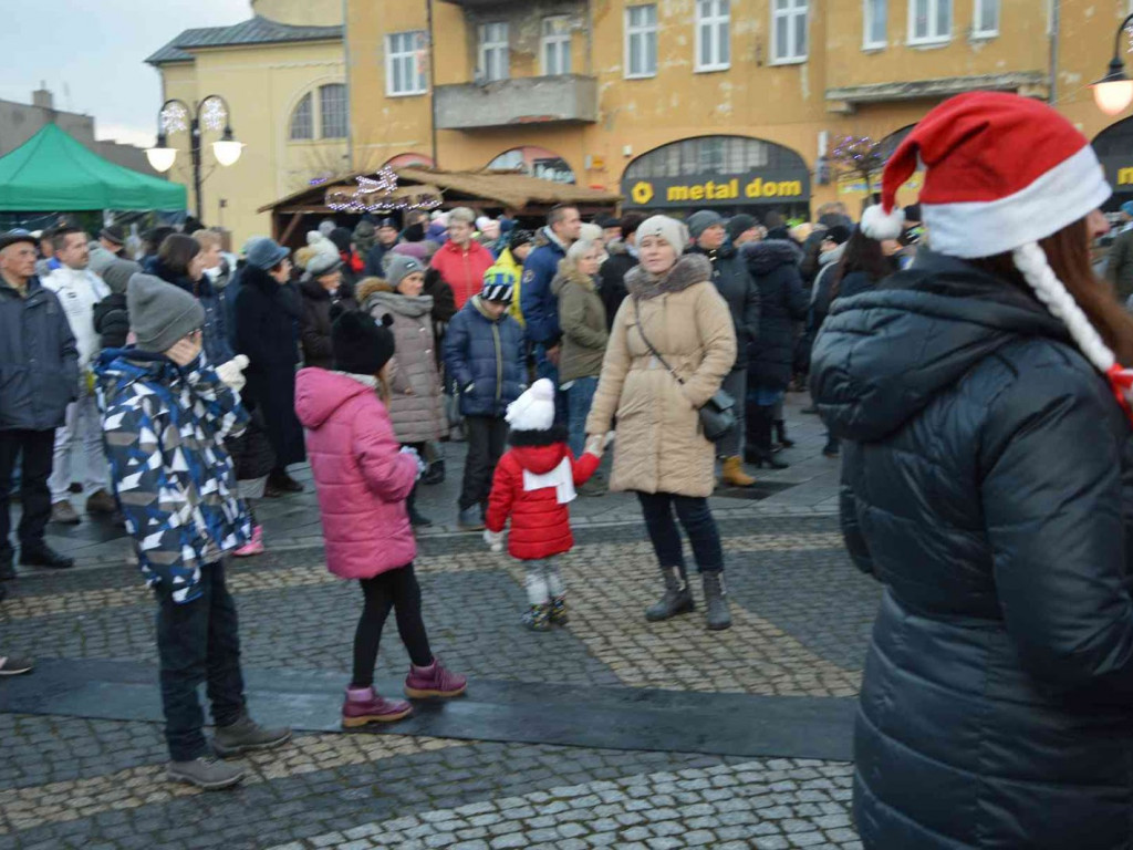 Wspólne kolędowanie na kruszwickim rynku [LIVE]  [FOTO]