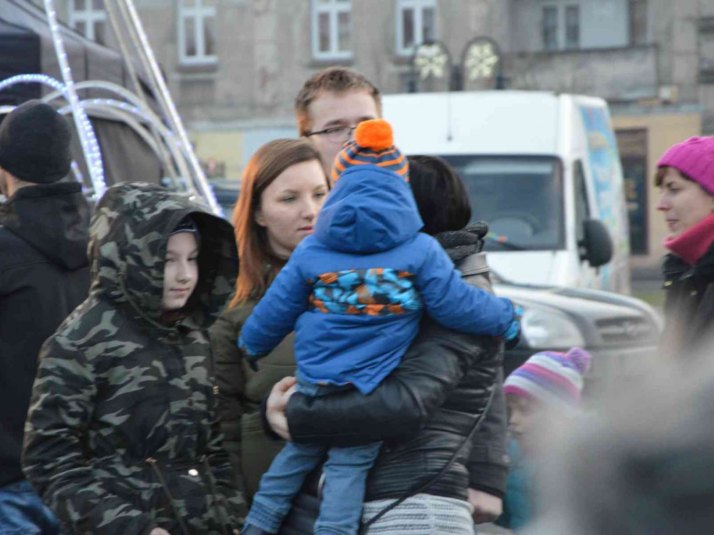 Wspólne kolędowanie na kruszwickim rynku [LIVE]  [FOTO]