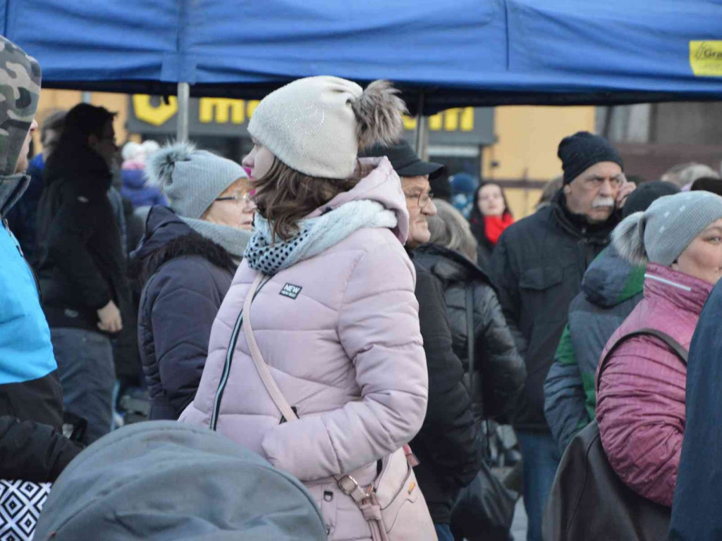 Wspólne kolędowanie na kruszwickim rynku [LIVE]  [FOTO]