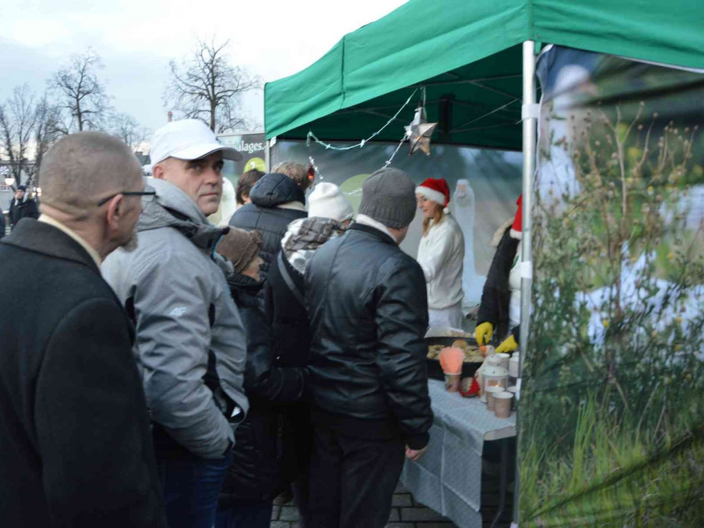 Wspólne kolędowanie na kruszwickim rynku [LIVE]  [FOTO]