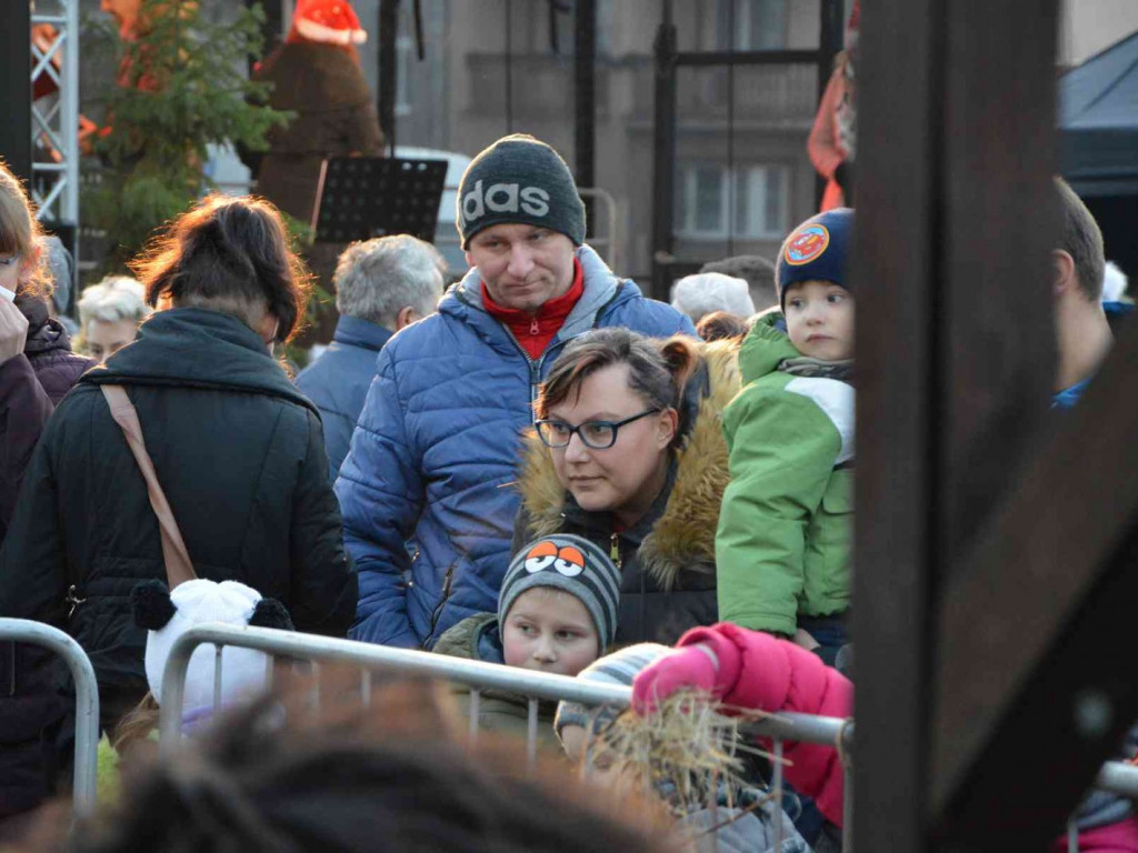 Wspólne kolędowanie na kruszwickim rynku [LIVE]  [FOTO]