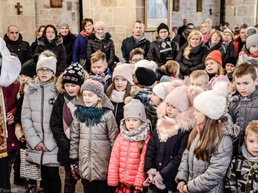 Wspólnie kolędowali w kruszwickiej kolegiacie [FOTO+VIDEO]