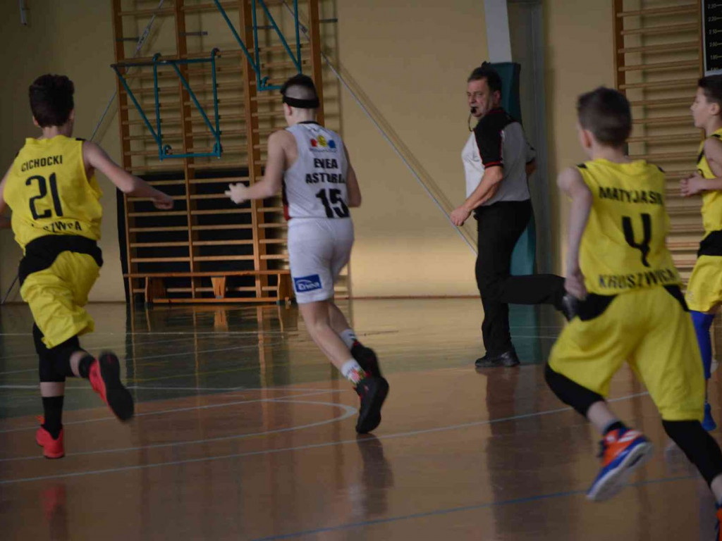 UKS Basket zmierzył się z Eneą Astorią Bydgoszcz. Kruszwiczanie górą [FOTO]