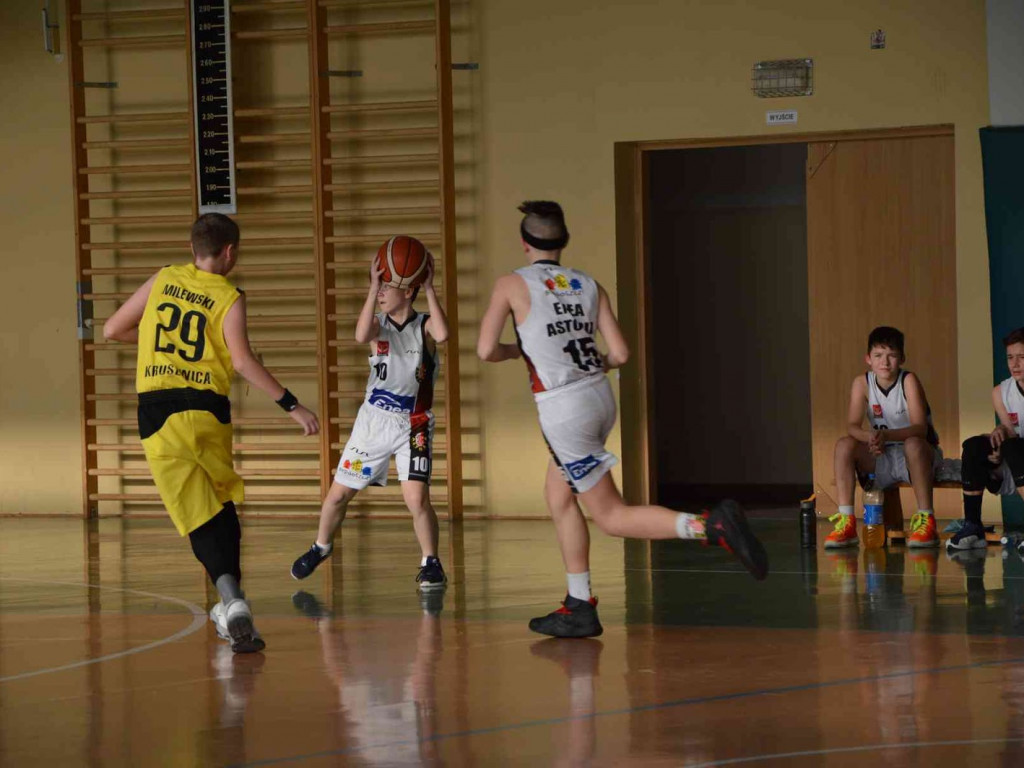 UKS Basket zmierzył się z Eneą Astorią Bydgoszcz. Kruszwiczanie górą [FOTO]