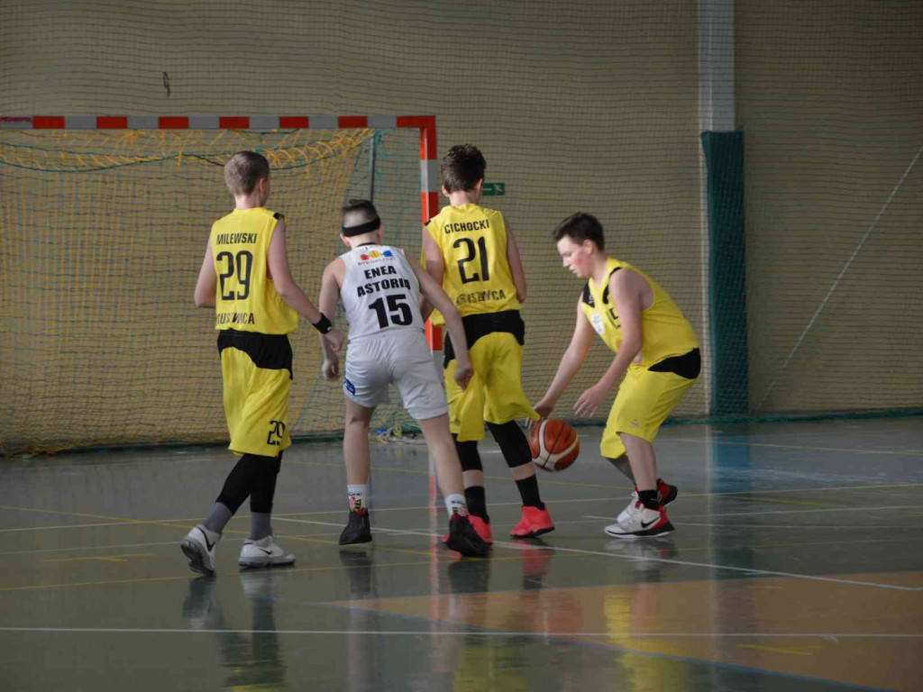 UKS Basket zmierzył się z Eneą Astorią Bydgoszcz. Kruszwiczanie górą [FOTO]