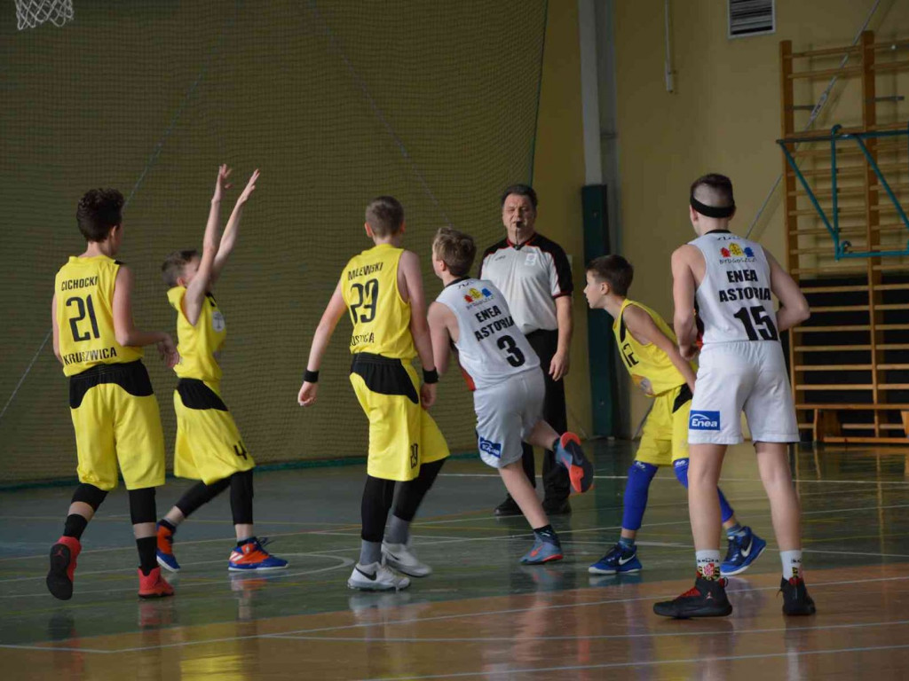 UKS Basket zmierzył się z Eneą Astorią Bydgoszcz. Kruszwiczanie górą [FOTO]