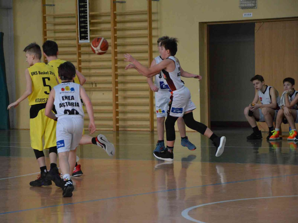 UKS Basket zmierzył się z Eneą Astorią Bydgoszcz. Kruszwiczanie górą [FOTO]