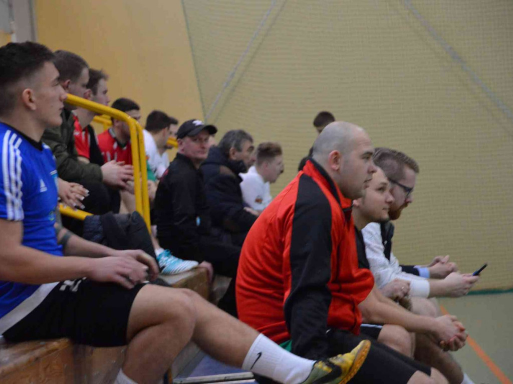 Na hali sportowej trwa Noworoczny Turniej. Jego trofeum to Puchar WOŚP