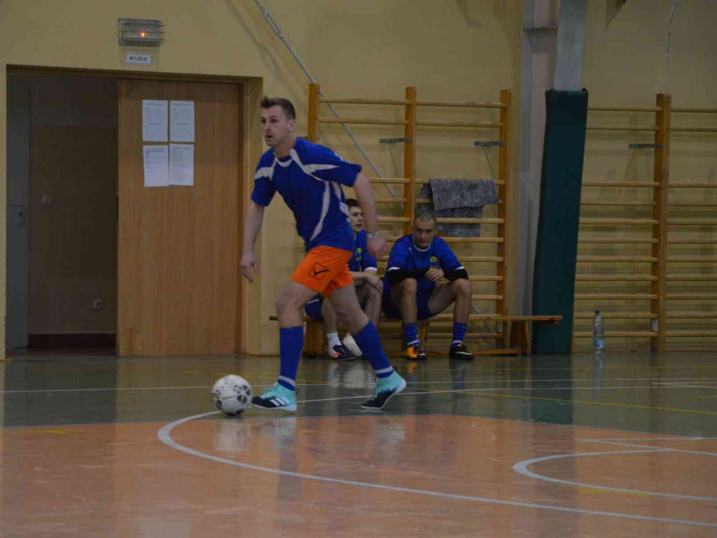 Na hali sportowej trwa Noworoczny Turniej. Jego trofeum to Puchar WOŚP