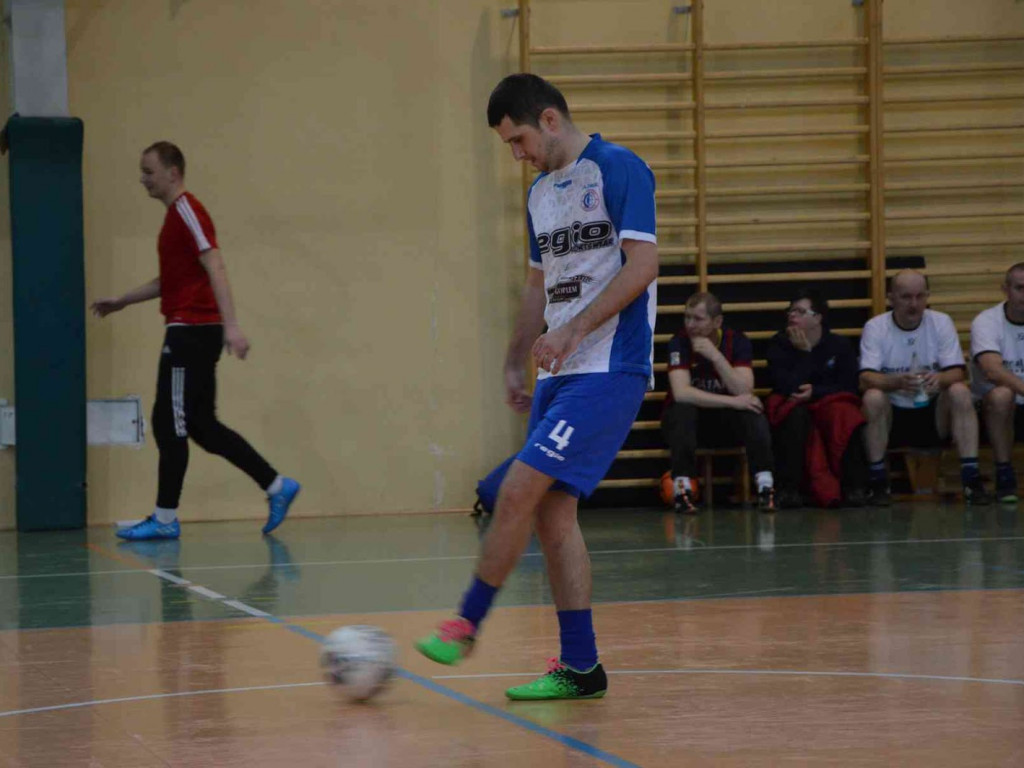 Na hali sportowej trwa Noworoczny Turniej. Jego trofeum to Puchar WOŚP