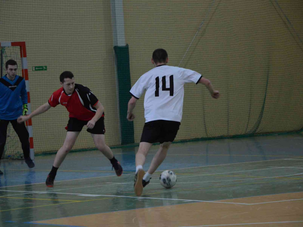 Na hali sportowej trwa Noworoczny Turniej. Jego trofeum to Puchar WOŚP