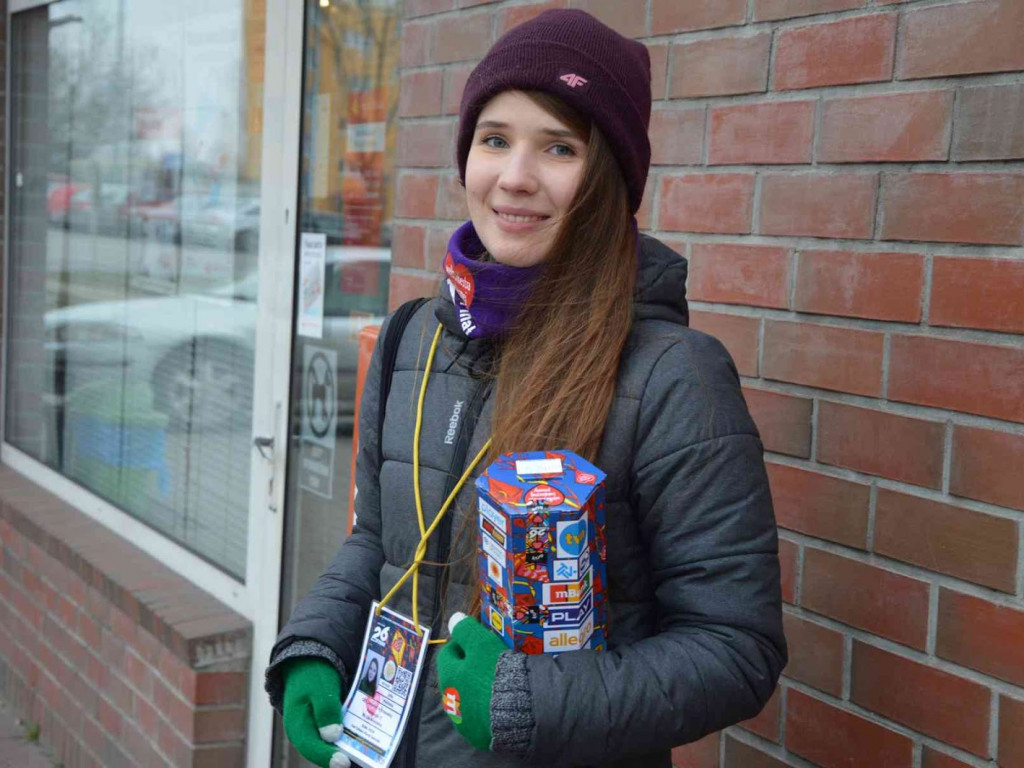 Na hali sportowej trwa Noworoczny Turniej. Jego trofeum to Puchar WOŚP