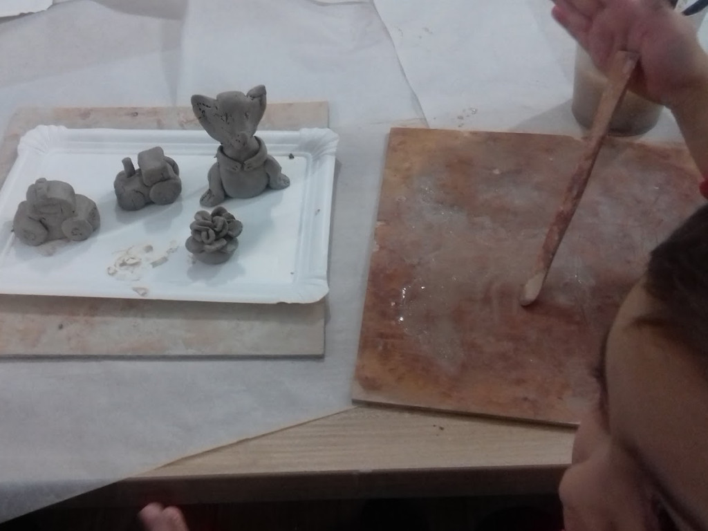 W Chelmcach zorganizowali zajęcia gliniarskie. Zobacz zdjęcia