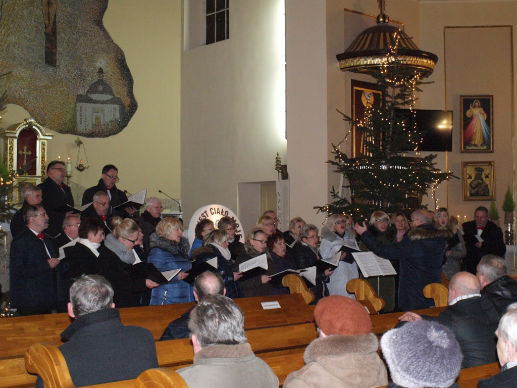 Chór Halka w świątecznym klimacie wystąpił w Kruszwicy [FOTO]