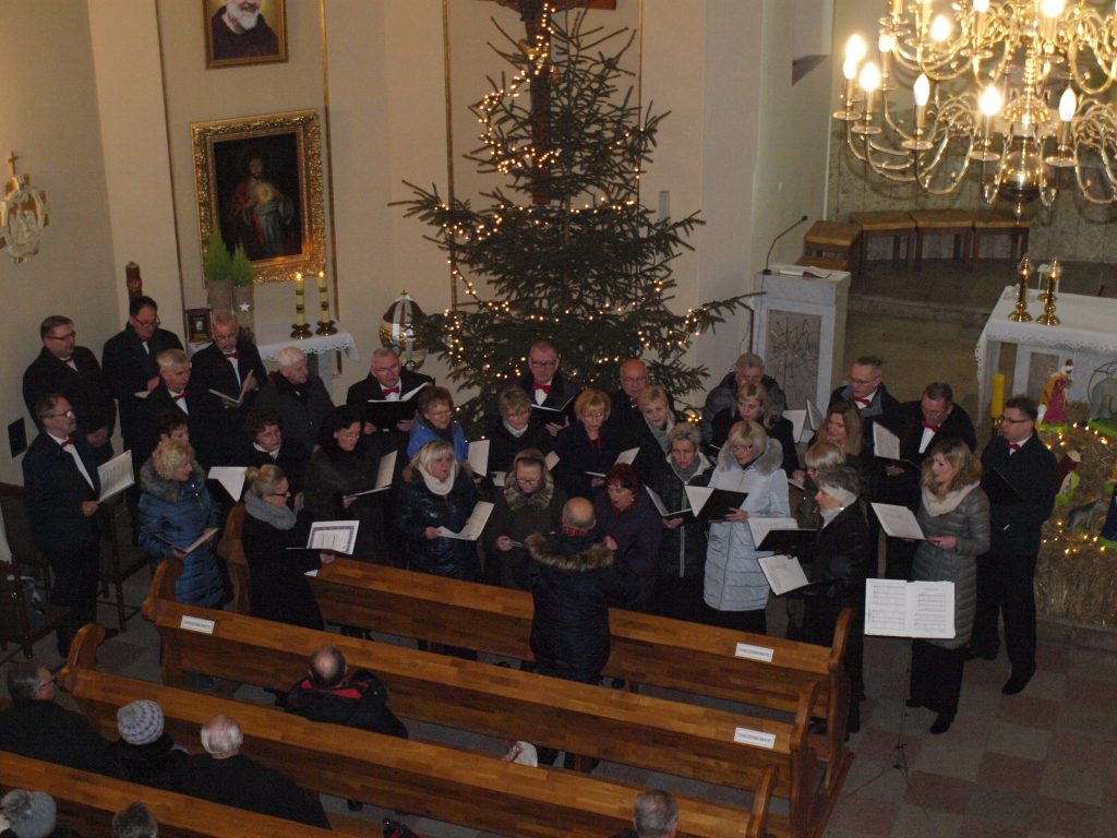 Chór Halka w świątecznym klimacie wystąpił w Kruszwicy [FOTO]