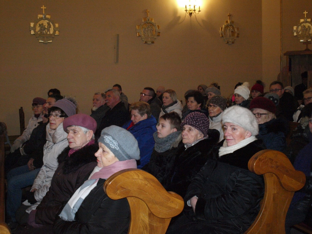 Chór Halka w świątecznym klimacie wystąpił w Kruszwicy [FOTO]