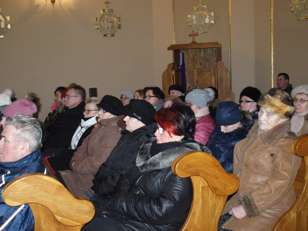 Chór Halka w świątecznym klimacie wystąpił w Kruszwicy [FOTO]