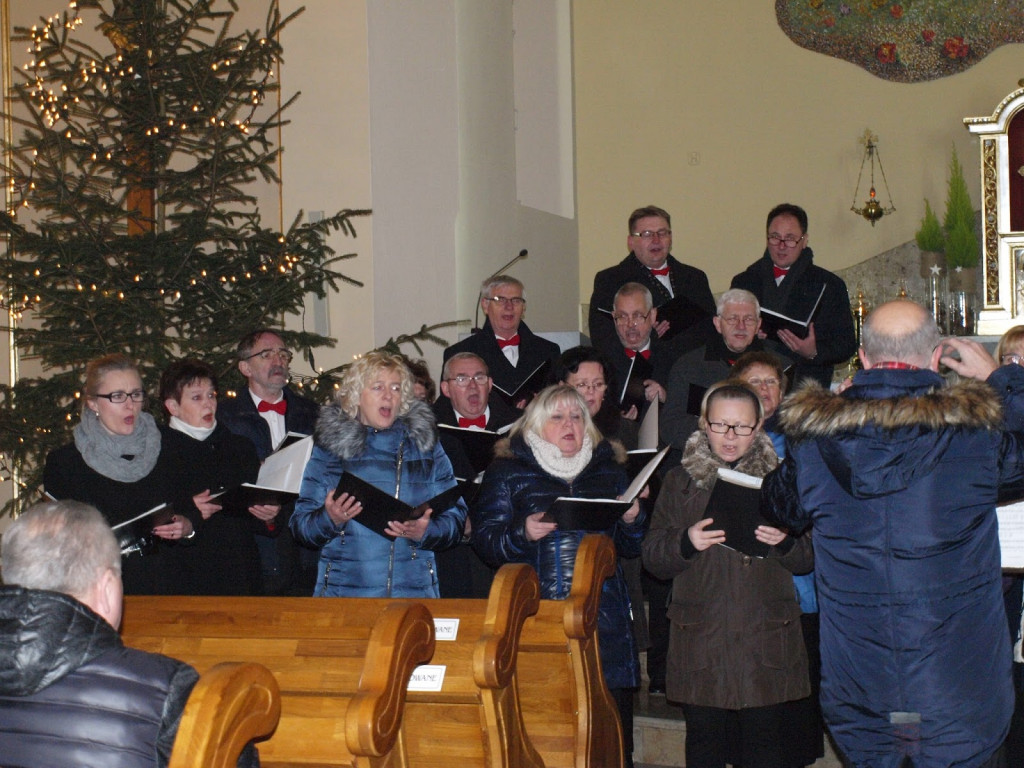 Chór Halka w świątecznym klimacie wystąpił w Kruszwicy [FOTO]
