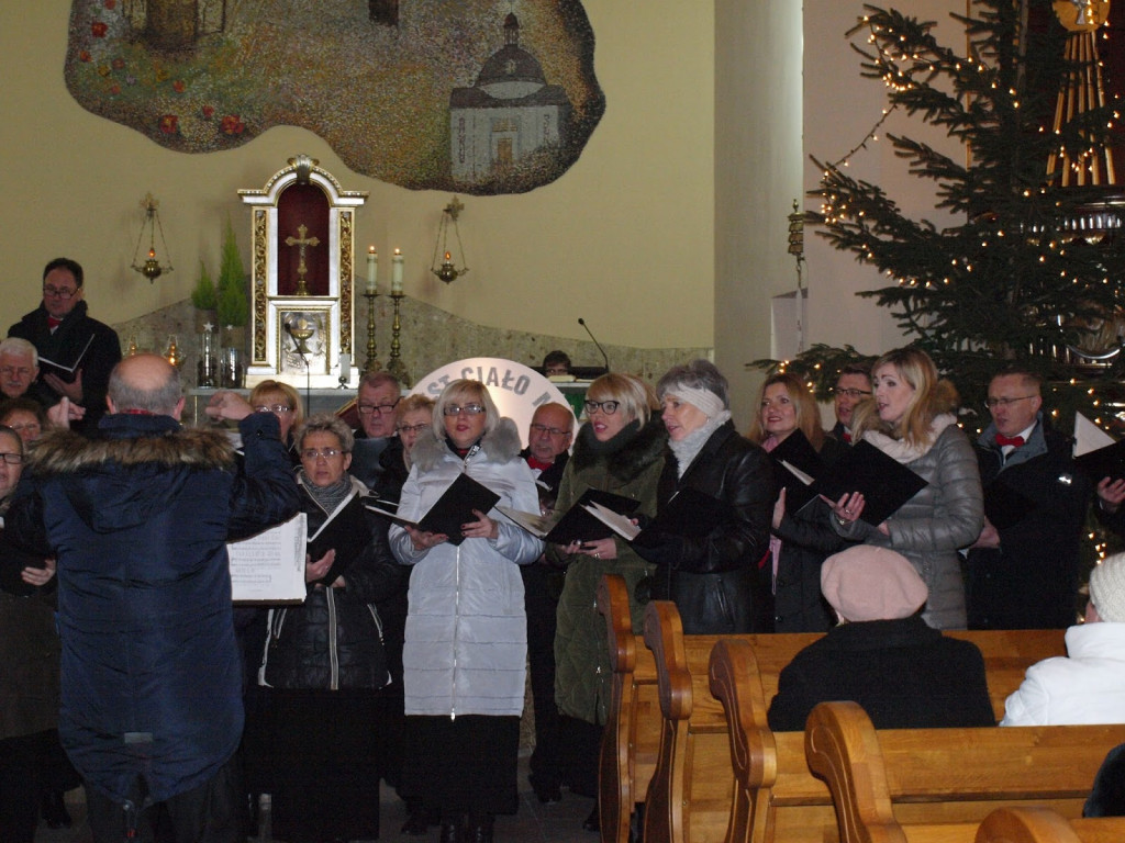 Chór Halka w świątecznym klimacie wystąpił w Kruszwicy [FOTO]