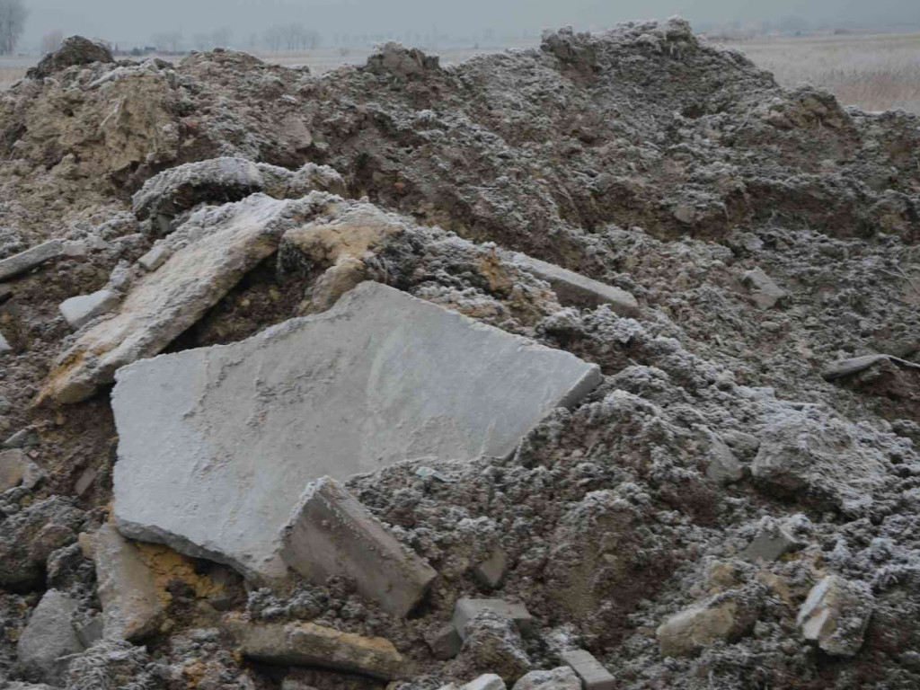 Na Wrzosowej zmagają się z problemem podtopień. Czy droga ulegnie zniszczeniu? - MojaKruszwica.pl