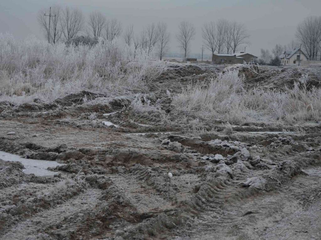 Na Wrzosowej zmagają się z problemem podtopień. Czy droga ulegnie zniszczeniu? - MojaKruszwica.pl