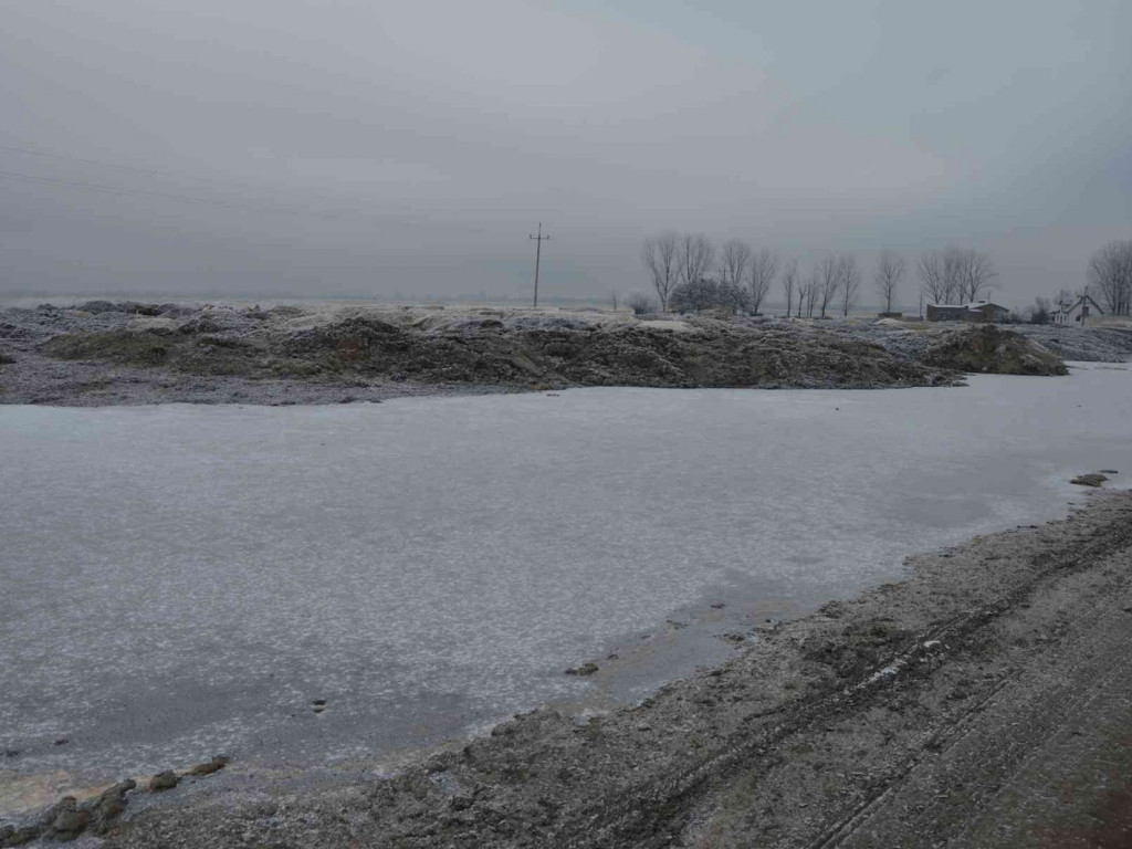 Na Wrzosowej zmagają się z problemem podtopień. Czy droga ulegnie zniszczeniu? - MojaKruszwica.pl