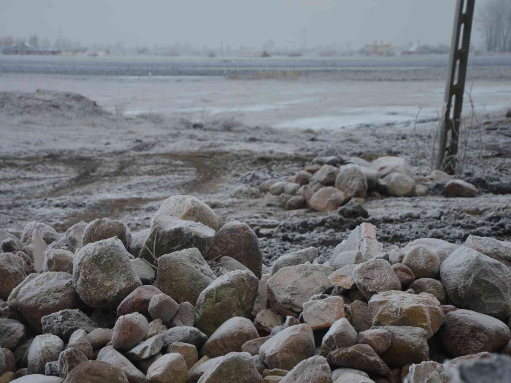 Na Wrzosowej zmagają się z problemem podtopień. Czy droga ulegnie zniszczeniu? - MojaKruszwica.pl