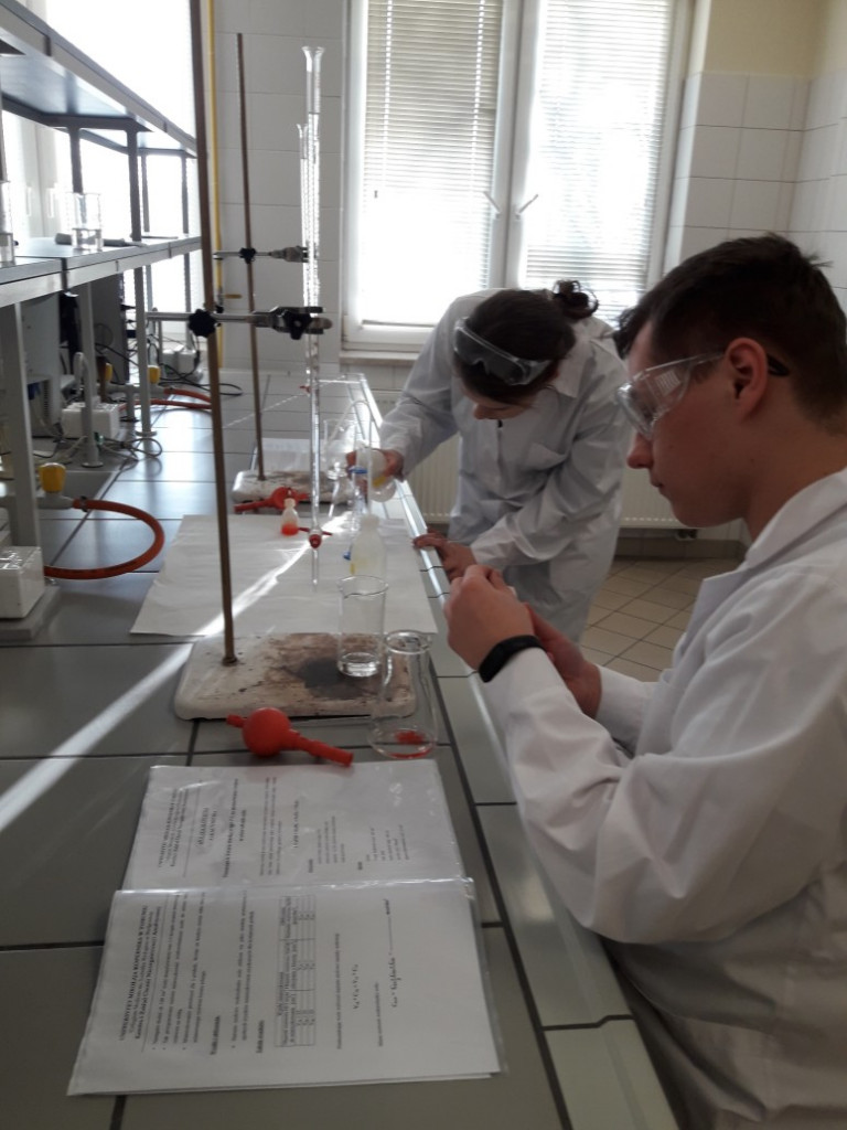 Uczniowie Zespołu Szkół Ogólnokształcących w Kruszwicy wzięli udział w zajęciach laboratoryjnych