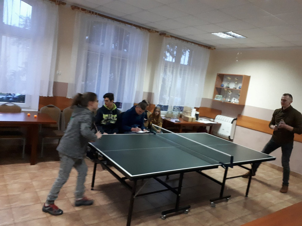 Zmierzyli się po raz trzeci w Amatorskim Turnieju Tenisa Stołowego