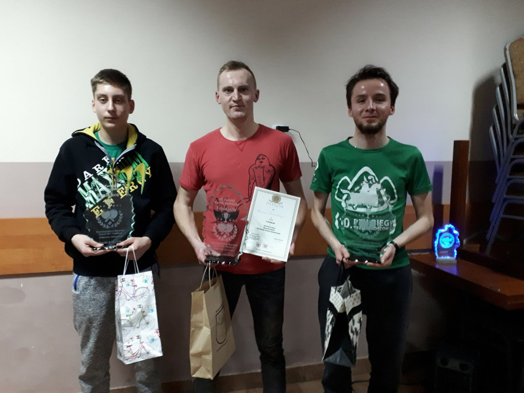 Zmierzyli się po raz trzeci w Amatorskim Turnieju Tenisa Stołowego