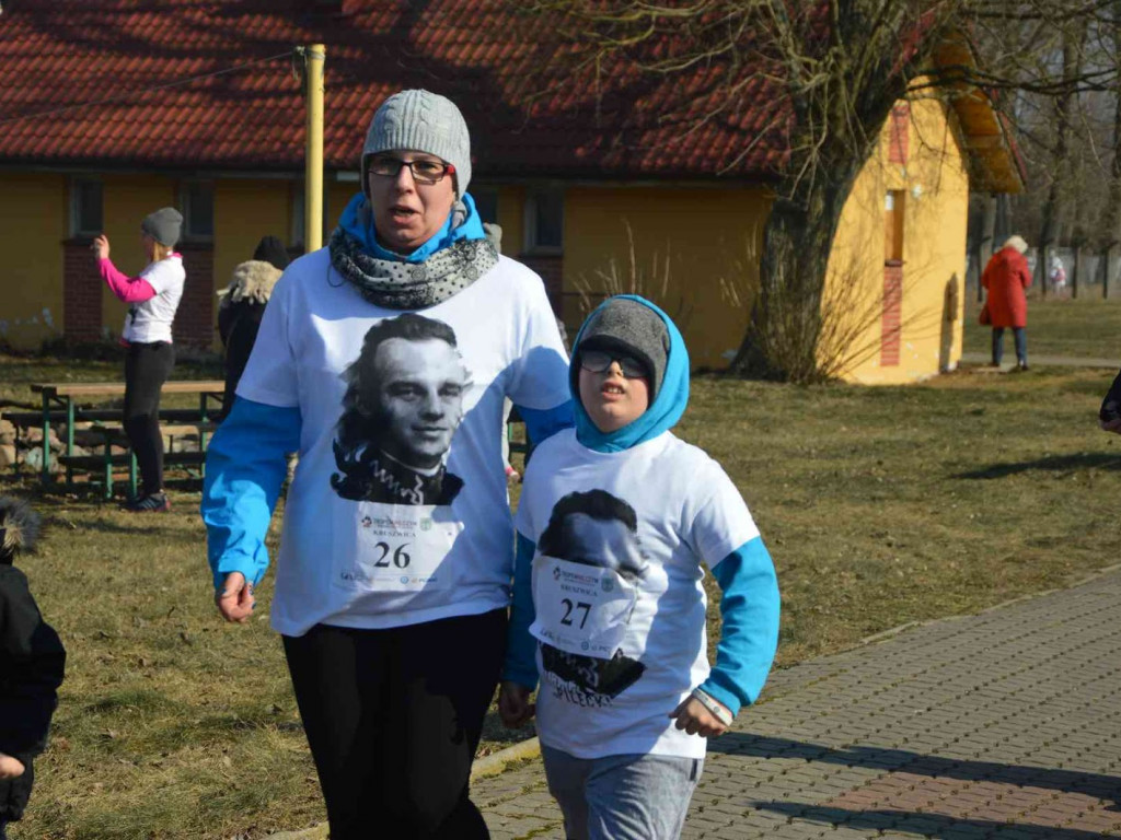 Pobiegli Wilczym Tropem. Kilkuset biegaczy wzięło udział w wydarzeniu