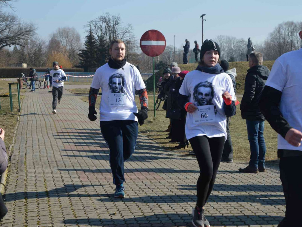 Pobiegli Wilczym Tropem. Kilkuset biegaczy wzięło udział w wydarzeniu