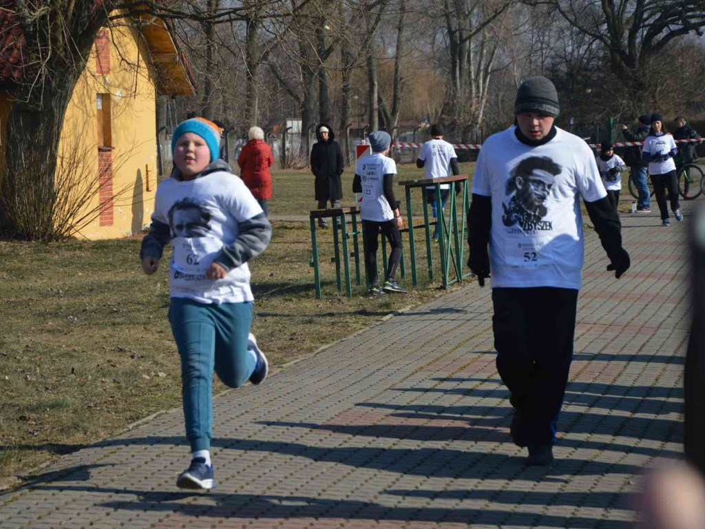 Pobiegli Wilczym Tropem. Kilkuset biegaczy wzięło udział w wydarzeniu