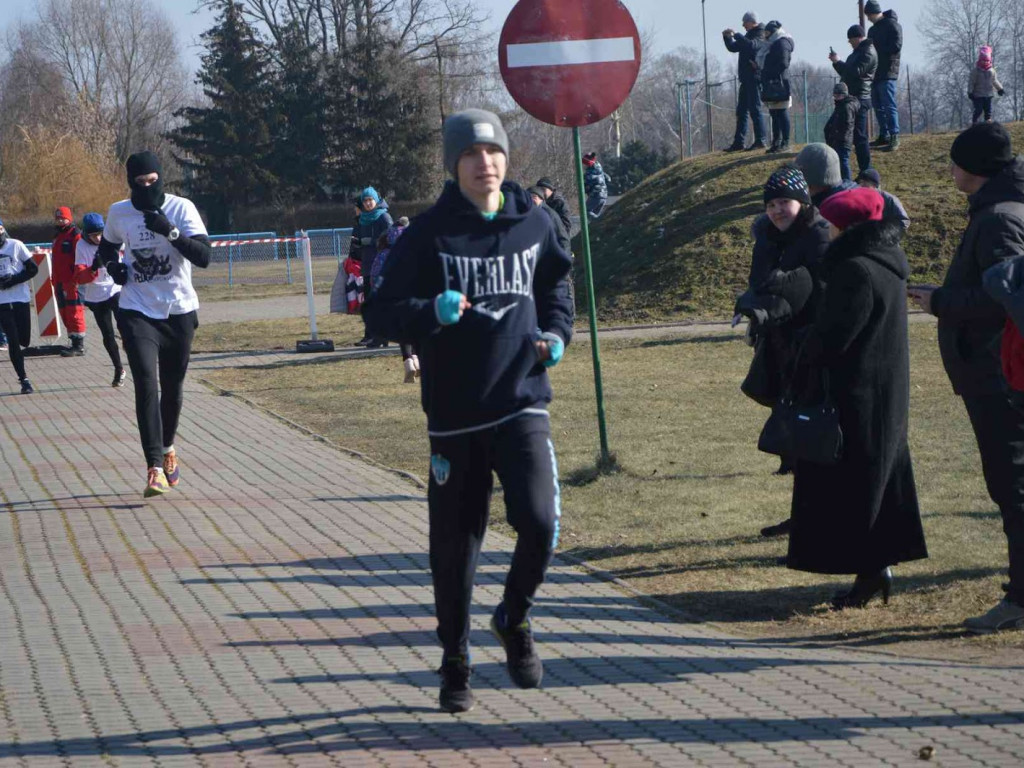 Pobiegli Wilczym Tropem. Kilkuset biegaczy wzięło udział w wydarzeniu