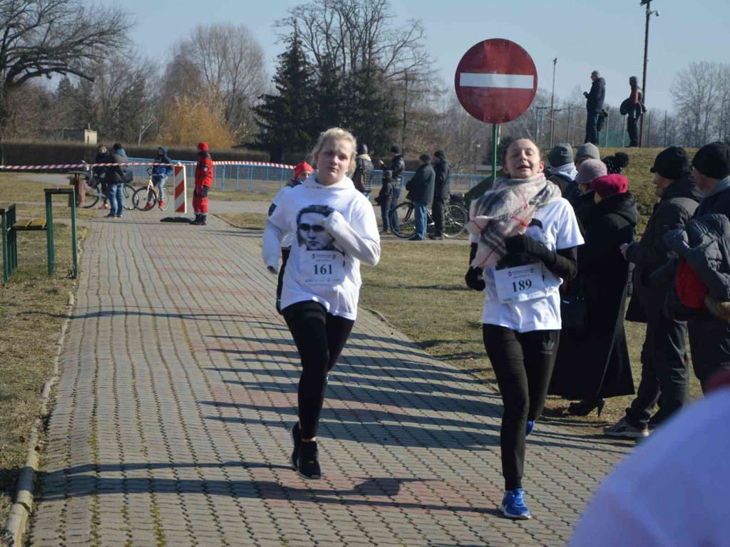 Pobiegli Wilczym Tropem. Kilkuset biegaczy wzięło udział w wydarzeniu