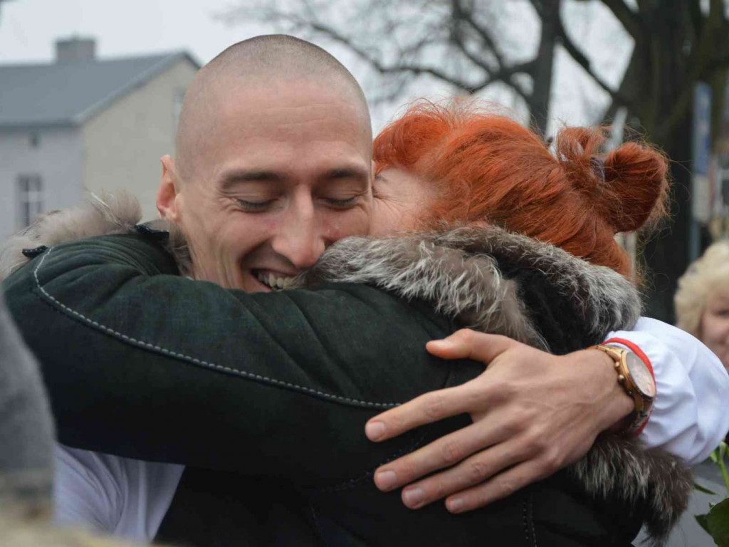 Wzruszające powitanie Jakuba Krzewiny. Kruszwiczanie powitali mistrza! [FOTO+ VIDEO]