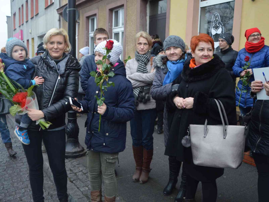 Wzruszające powitanie Jakuba Krzewiny. Kruszwiczanie powitali mistrza! [FOTO+ VIDEO]