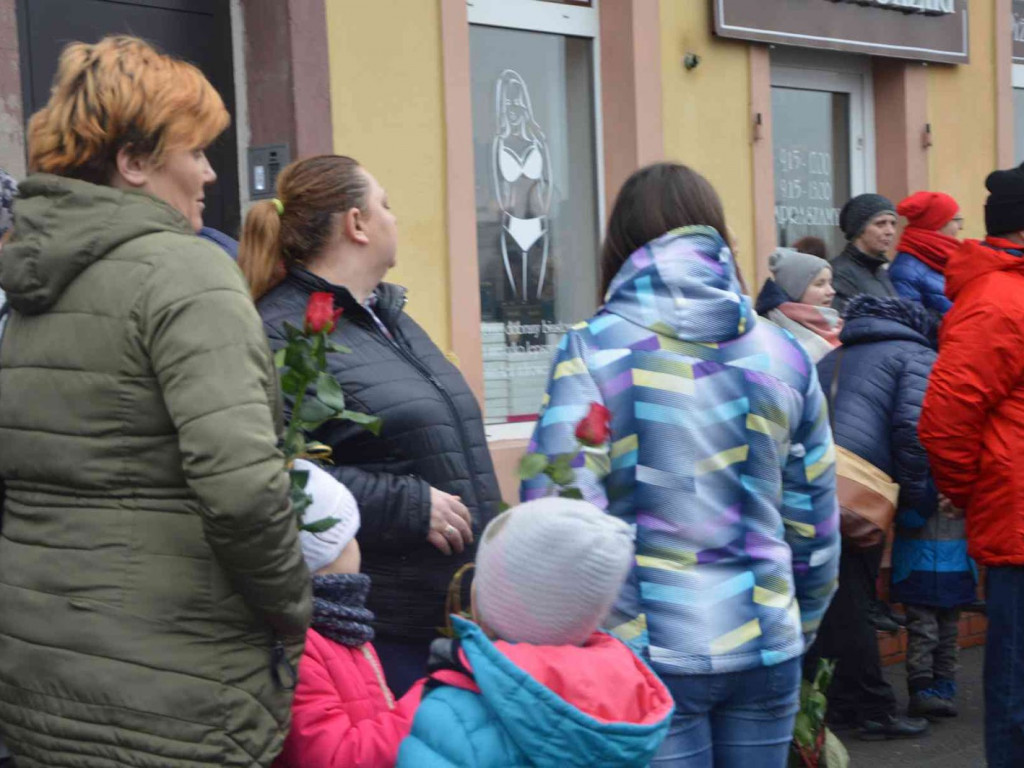 Wzruszające powitanie Jakuba Krzewiny. Kruszwiczanie powitali mistrza! [FOTO+ VIDEO]