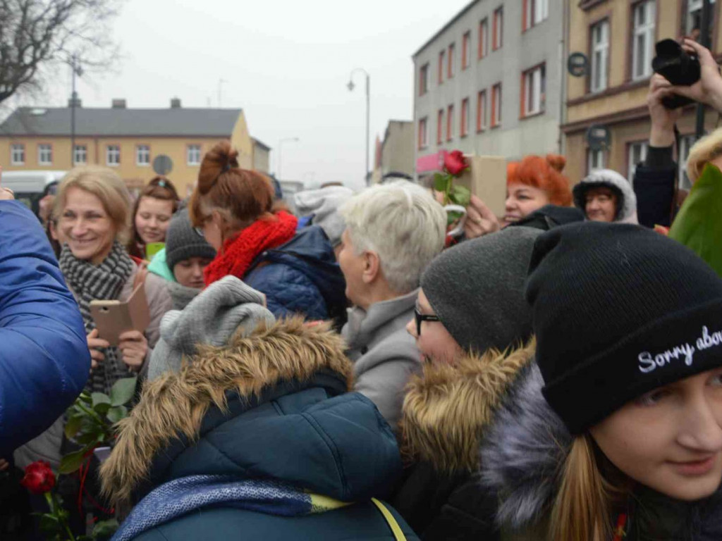 Wzruszające powitanie Jakuba Krzewiny. Kruszwiczanie powitali mistrza! [FOTO+ VIDEO]