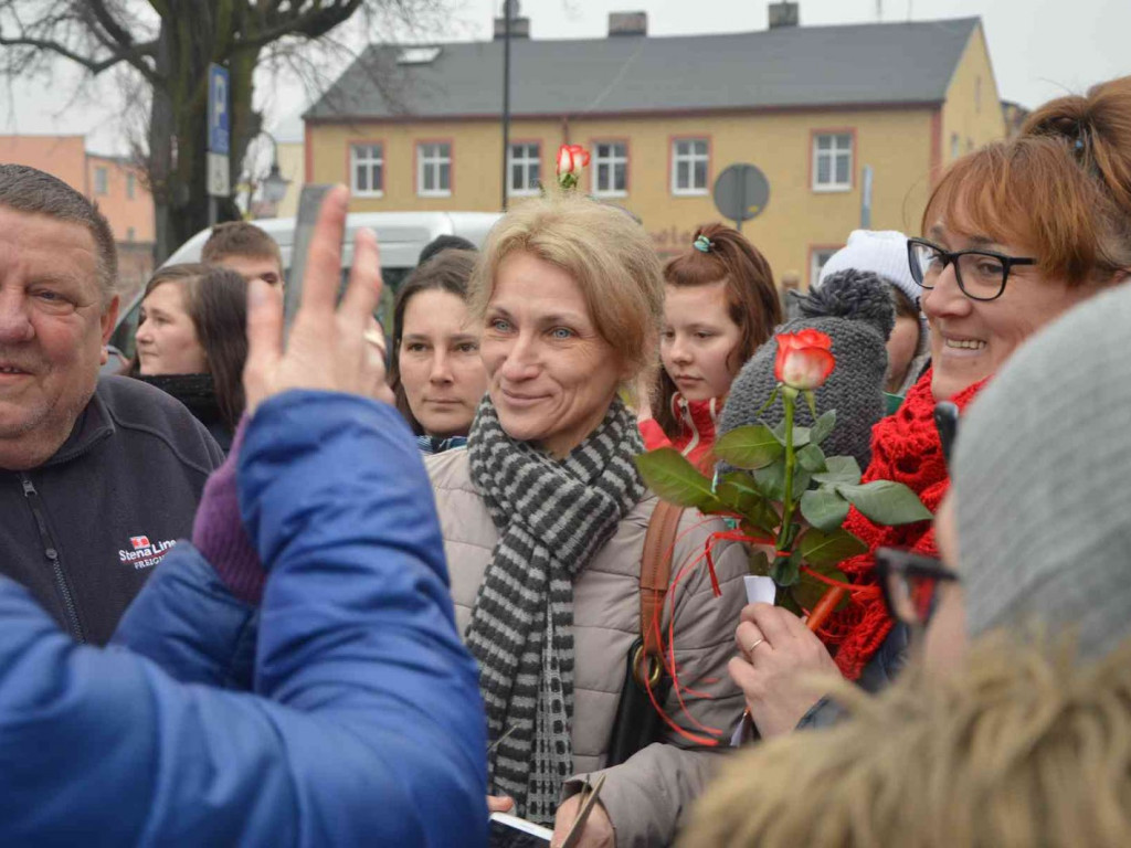 Wzruszające powitanie Jakuba Krzewiny. Kruszwiczanie powitali mistrza! [FOTO+ VIDEO]
