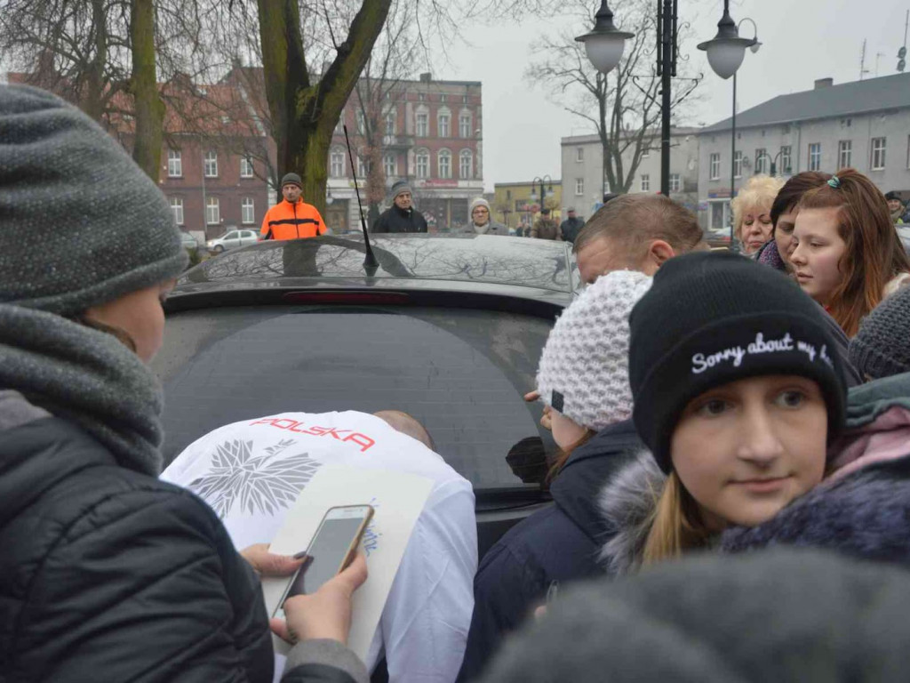 Wzruszające powitanie Jakuba Krzewiny. Kruszwiczanie powitali mistrza! [FOTO+ VIDEO]